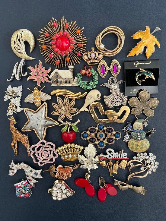 Trifari Jewelry - Vintage to Modern Brooches and
Earrings Lot Bundle
Set Some Signed